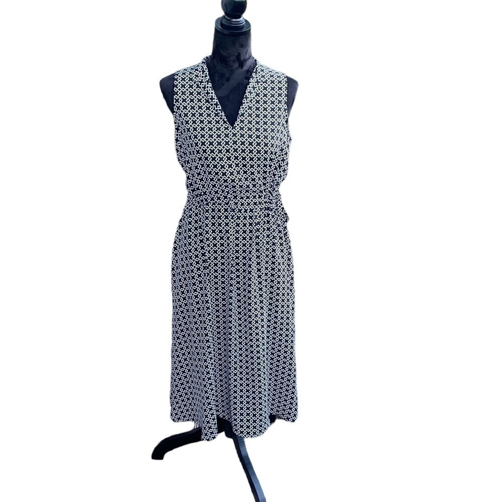 Jones Studio v neck sleeveless dress size 2